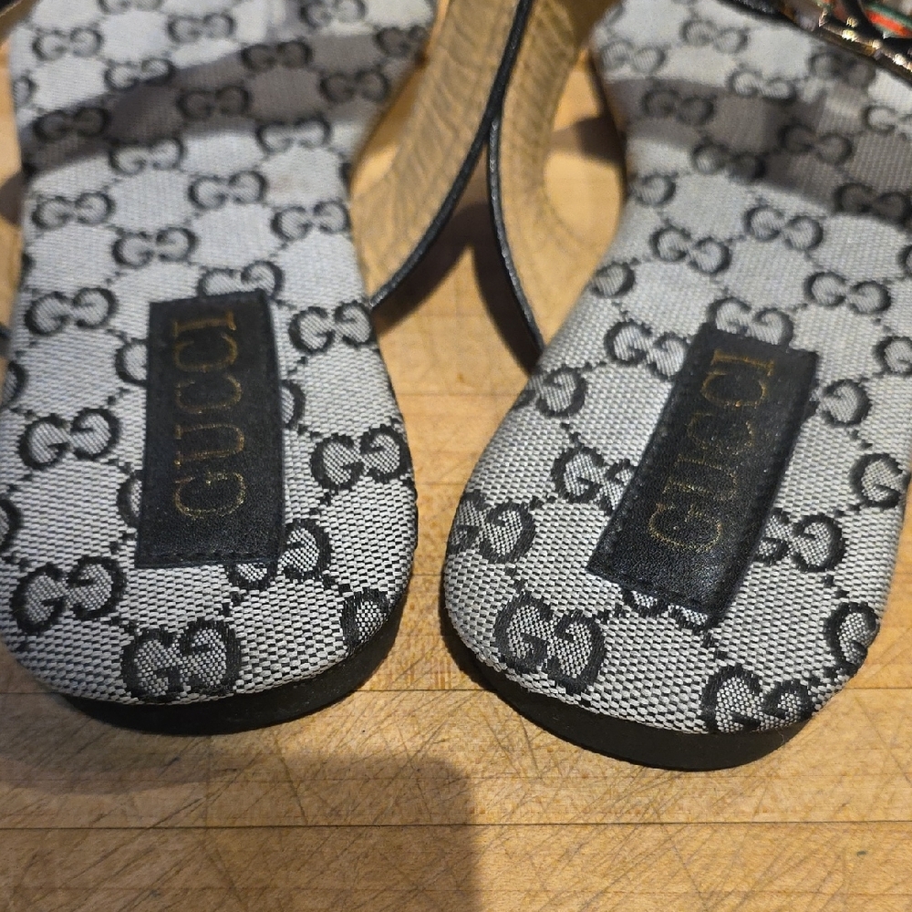 Gucci Gray Monogram Sandals with Green and Red Accents - Picture 5 of 16